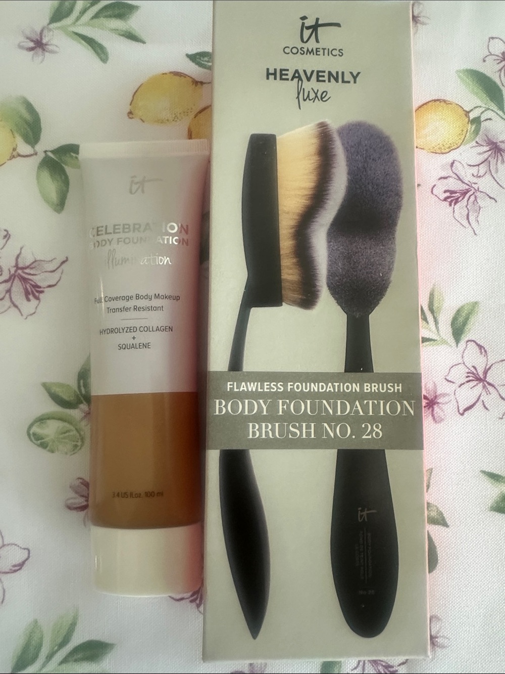 IT Cosmetics Body Foundation Brush No. 28 + Full Coverage Body Make-up